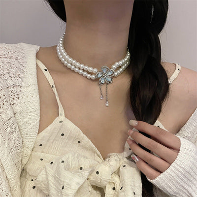 Natural freshwater pearl necklace with flowers