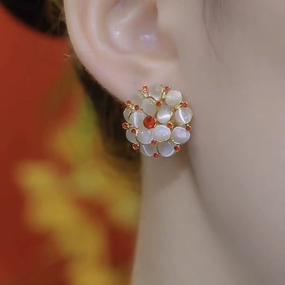 Cat's eye flower earrings