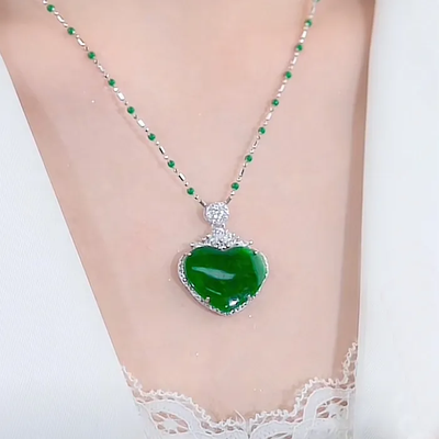 Natural Emerald Jade Stone heart-shaped pendant necklace