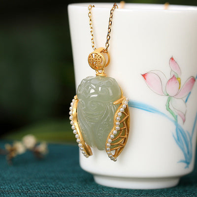 Cicada•Emerald Jade Stone Pendant Necklace