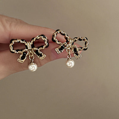 Bow natural freshwater pearl earrings