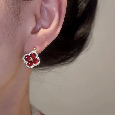 Natural cat's eye four-leaf flower earrings with diamonds