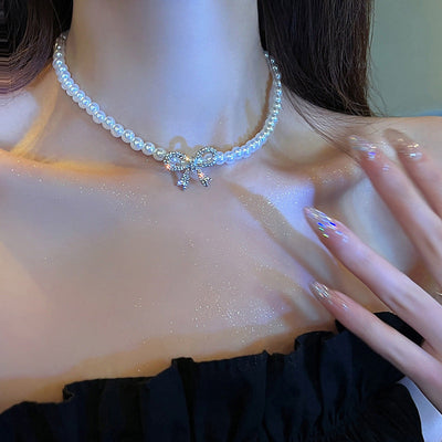 Bow natural freshwater pearl necklace
