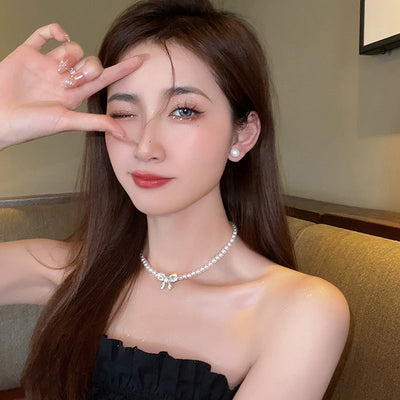 Bow natural freshwater pearl necklace