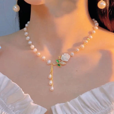 Nameless Flower Natural Freshwater Pearl Necklace