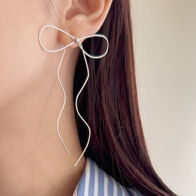 Line bow earrings