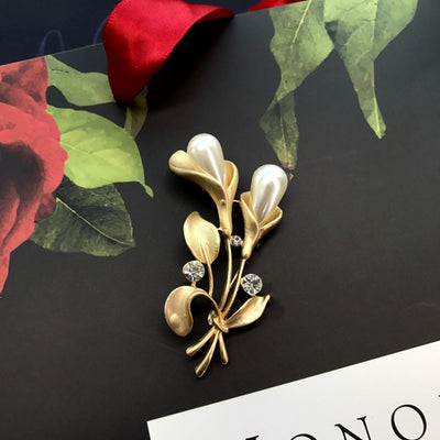 Gold December Birthday Flower Brooch