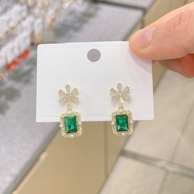 Elegant oval natural crystal earrings