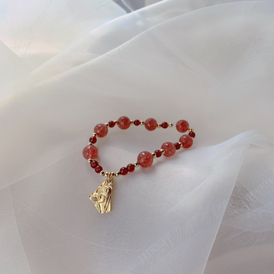 Portrait ? Garnet crystal bracelet