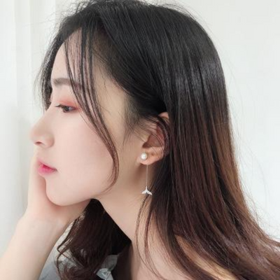 Dolphin Tail Pearl Earring