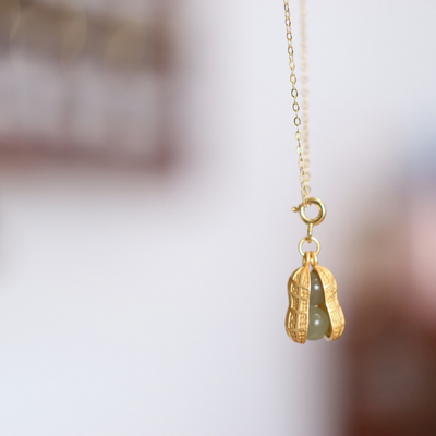 Peanuts • Emerald Jade stone necklace
