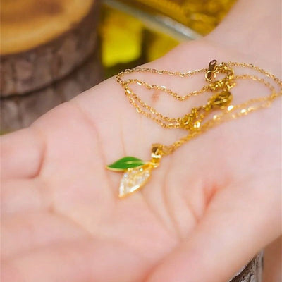 Green double leaf necklace