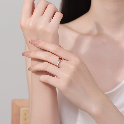 Transparent ice flower diamond ring