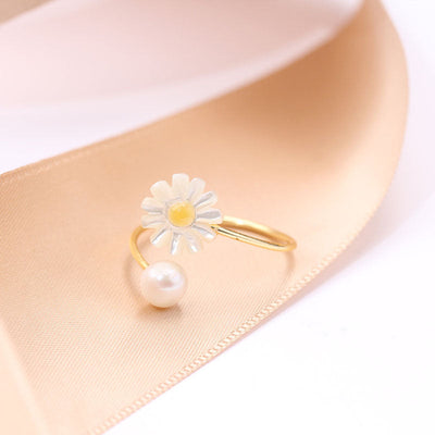 Daisy Natural Freshwater Pearl Shell Engraved Ring