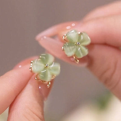 Four-leaf flower natural cat's eye earrings