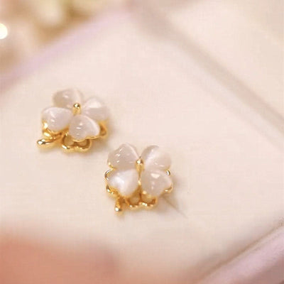 Four-leaf flower natural cat's eye earrings