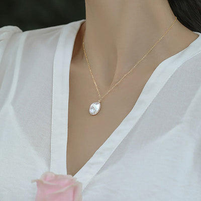 Natural freshwater pearl pendant necklace