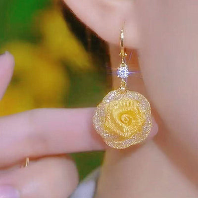 Golden mesh rose earrings