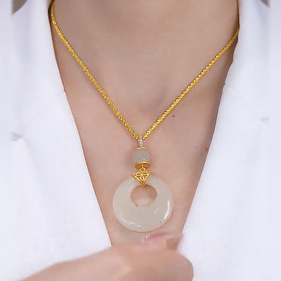 Three-petal flower Natural Emerald Jade Stone necklace