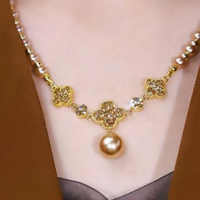 Four-leaf Flower Natural Freshwater Pearl Necklace