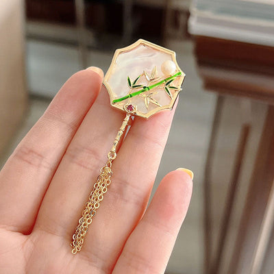 Uanfan natural shell brooch