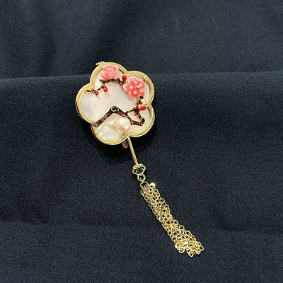 Uanfan natural shell brooch