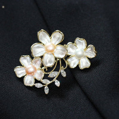 White lisianthus flower brooch