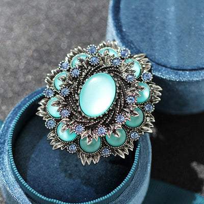 Vintage natural cat's eye stone brooch