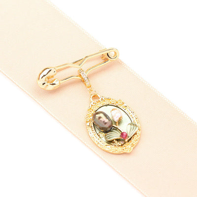 Retro framed brooch