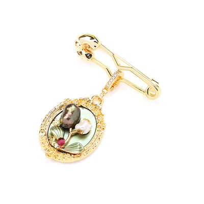 Retro framed brooch