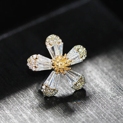Simple Daisy Brooch