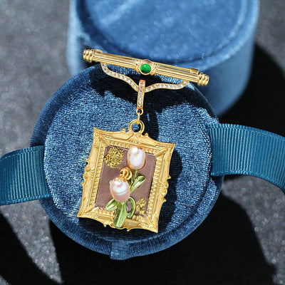 Western style picture frame brooch