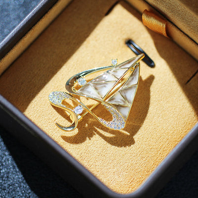 Two-tone sailing brooch