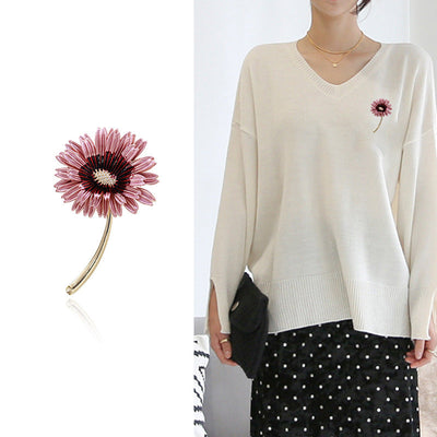 Multi-petal daisy brooch