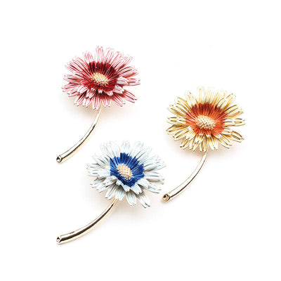Multi-petal daisy brooch