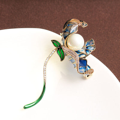Lotus natural freshwater pearl brooch
