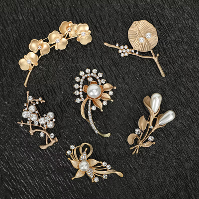 Gold December Birthday Flower Brooch
