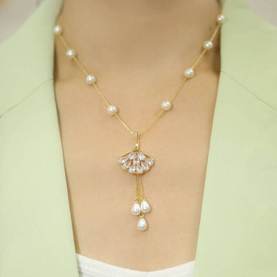 Scallop Pearl Crystal Pendant Necklace