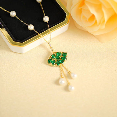 Scallop Pearl Crystal Pendant Necklace