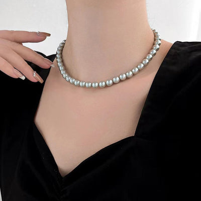 Light grey pearl necklace