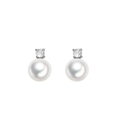 Freshwater pearl necklace and earrings