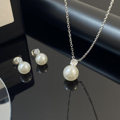 Freshwater pearl necklace and earrings