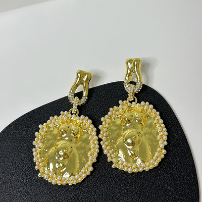 Light luxury retro pearl art earrings