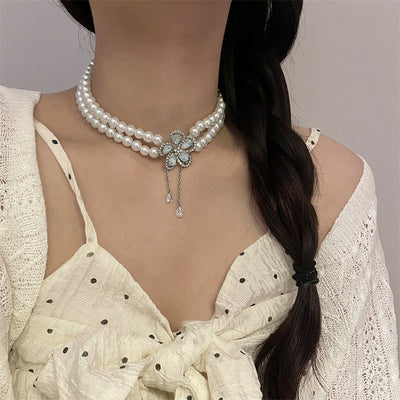 Natural freshwater pearl necklace with flowers