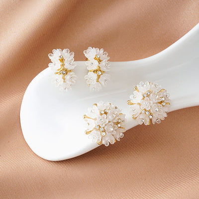 Three-dimensional flower earrings