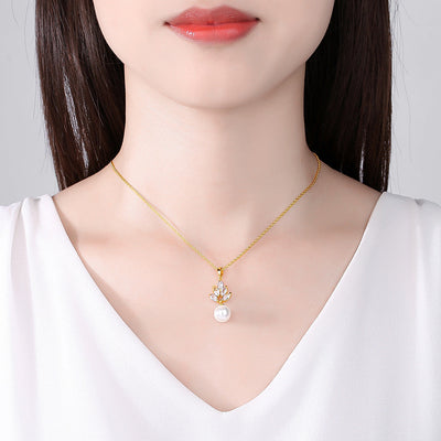 Five-leaf natural freshwater pearl necklace