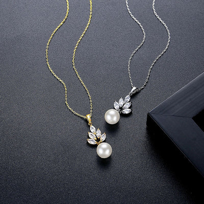 Five-leaf natural freshwater pearl necklace