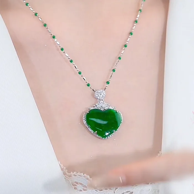 Natural Emerald Jade Stone heart-shaped pendant necklace