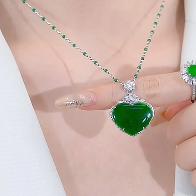 Natural Emerald Jade Stone heart-shaped pendant necklace