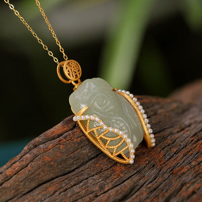 Cicada•Emerald Jade Stone Pendant Necklace